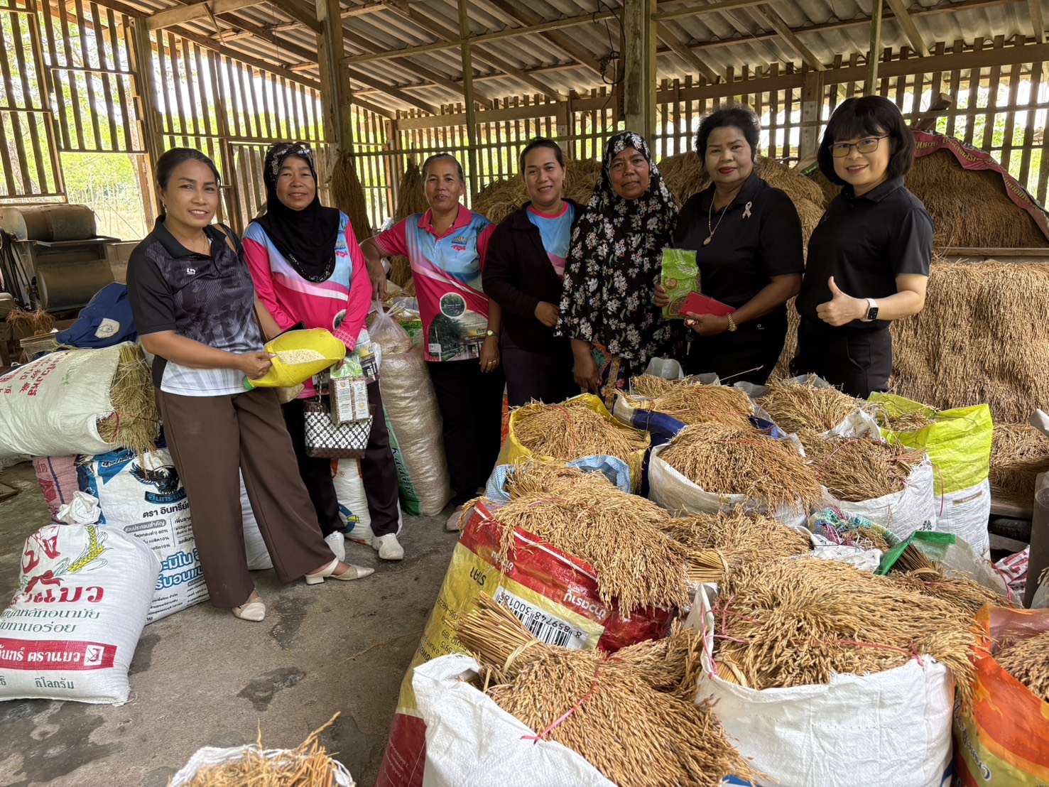📣💃🏻 พช.เทพา ลงพื้นที่ติดตามกลุ่มอาชีพสตรีที่กู้ยืมเงินกองทุนพัฒนาบทบาทสตรี พื้นที่ตำบลท่าม่วง